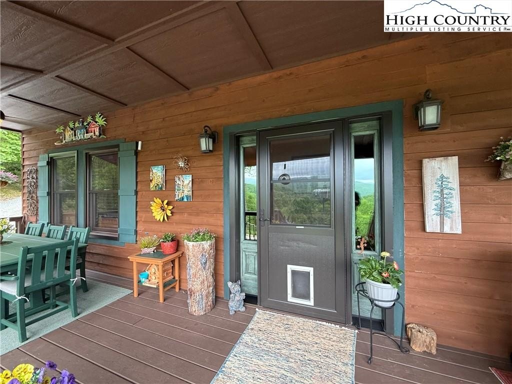 Elk Park, North Carolina, 28622, United States, 3 Bedrooms Bedrooms, ,3 BathroomsBathrooms,Residential,For Sale,1984406