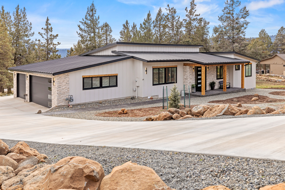 KLAMATH FALLS, Oregon, 97601, United States, 4 Bedrooms Bedrooms, ,3 BathroomsBathrooms,Residential,For Sale,2044065