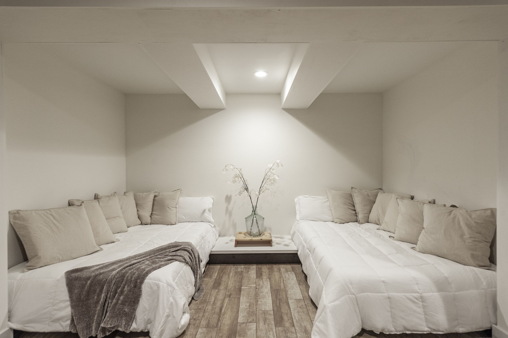 Goodlettsville, Tennessee, 37072, United States, 4 Bedrooms Bedrooms, ,6 BathroomsBathrooms,Residential,For Sale,1996833