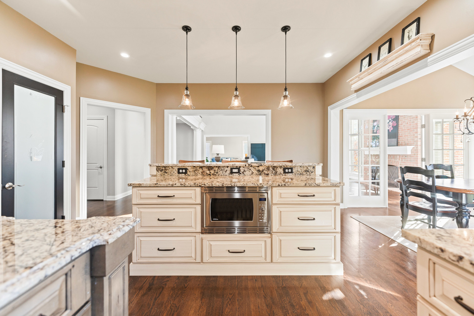 St. Charles, Illinois, 60175, United States, 5 Bedrooms Bedrooms, ,5 BathroomsBathrooms,Residential,For Sale,1989191