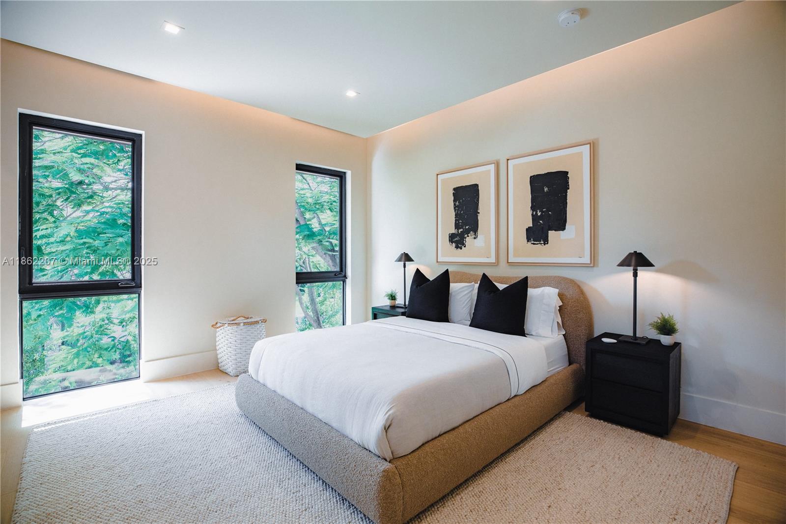 South Miami, Florida, 33143, United States, 6 Bedrooms Bedrooms, ,7 BathroomsBathrooms,Residential,For Sale,1925819