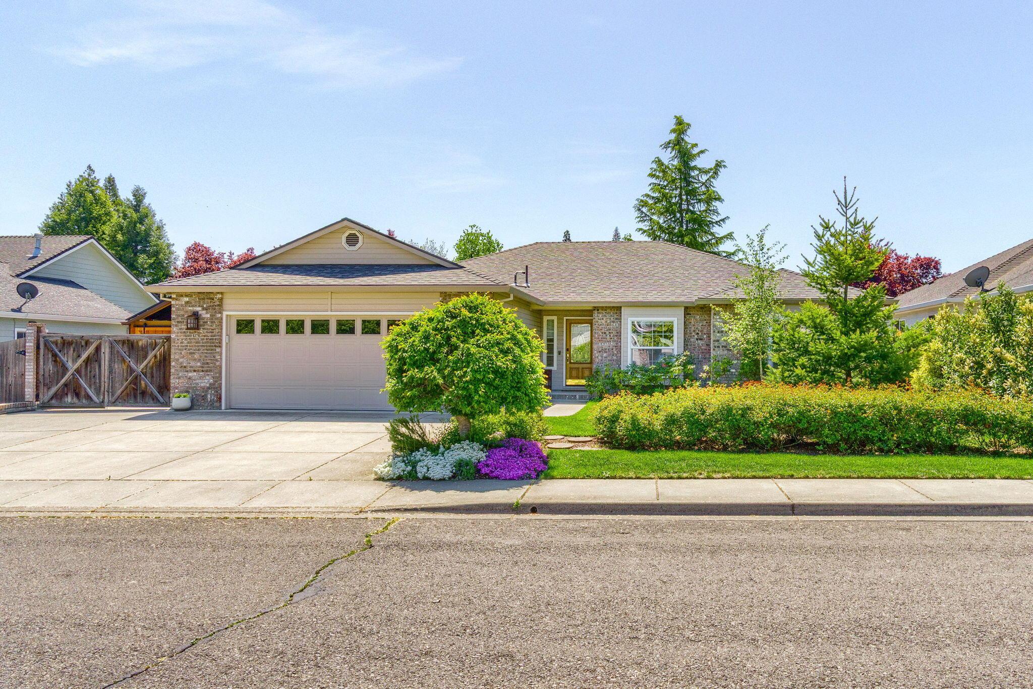 Central Point, Oregon, 97502, United States, 3 Bedrooms Bedrooms, ,2 BathroomsBathrooms,Residential,For Sale,1793291