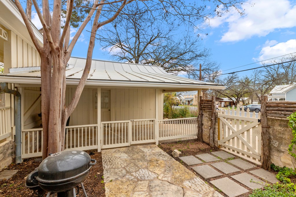 211 S Crockett St, Fredericksburg, Texas, 78624, United States, 3 Bedrooms Bedrooms, ,3 BathroomsBathrooms,Residential,For Sale,211 S Crockett St,1217754