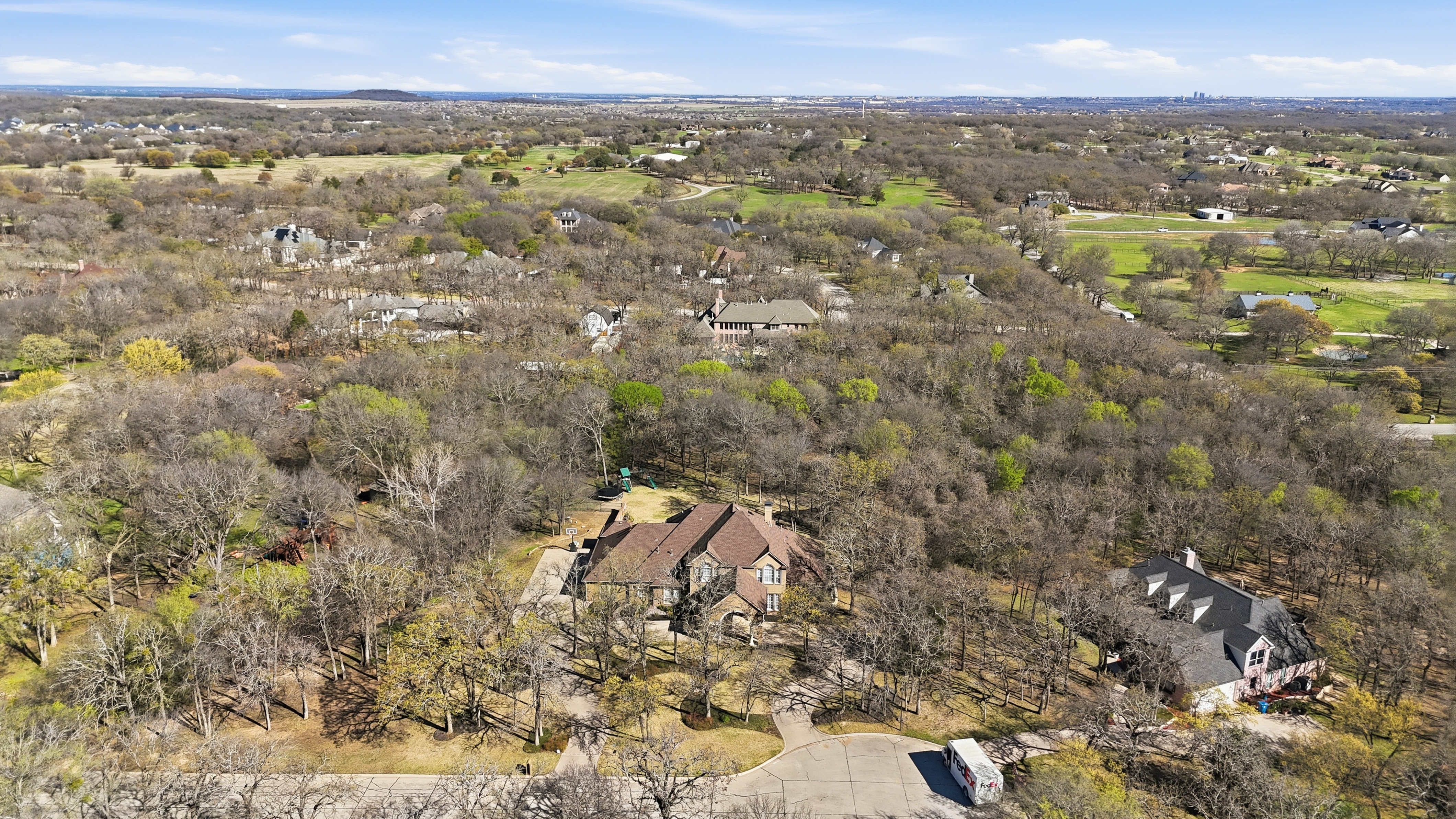  Resort-Style Estate Living on 1.9 Wooded Acres in Prestigious Shadow Wood Estate - 物件實景