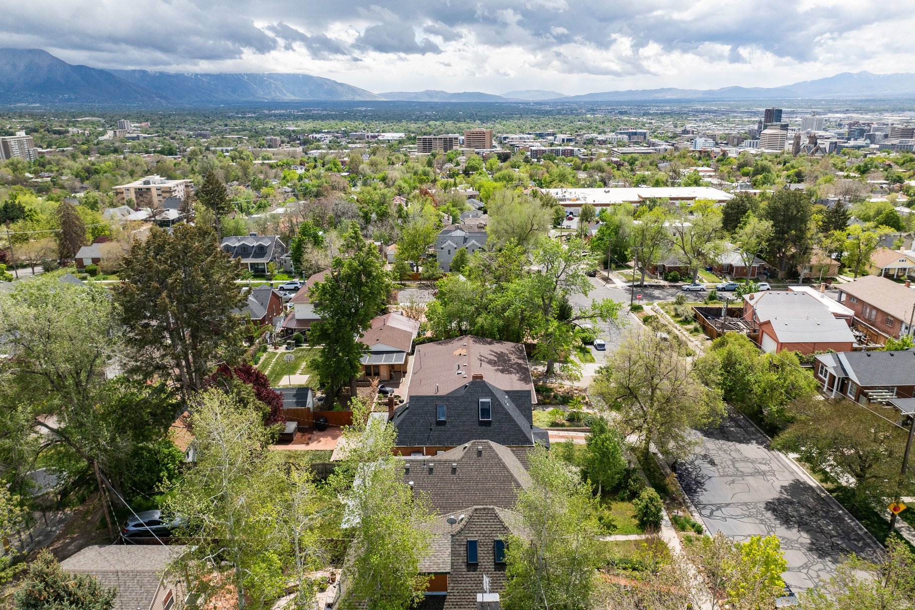  Charming Avenues Home Blending Timeless Character with Everyday Comfort - 物件實景