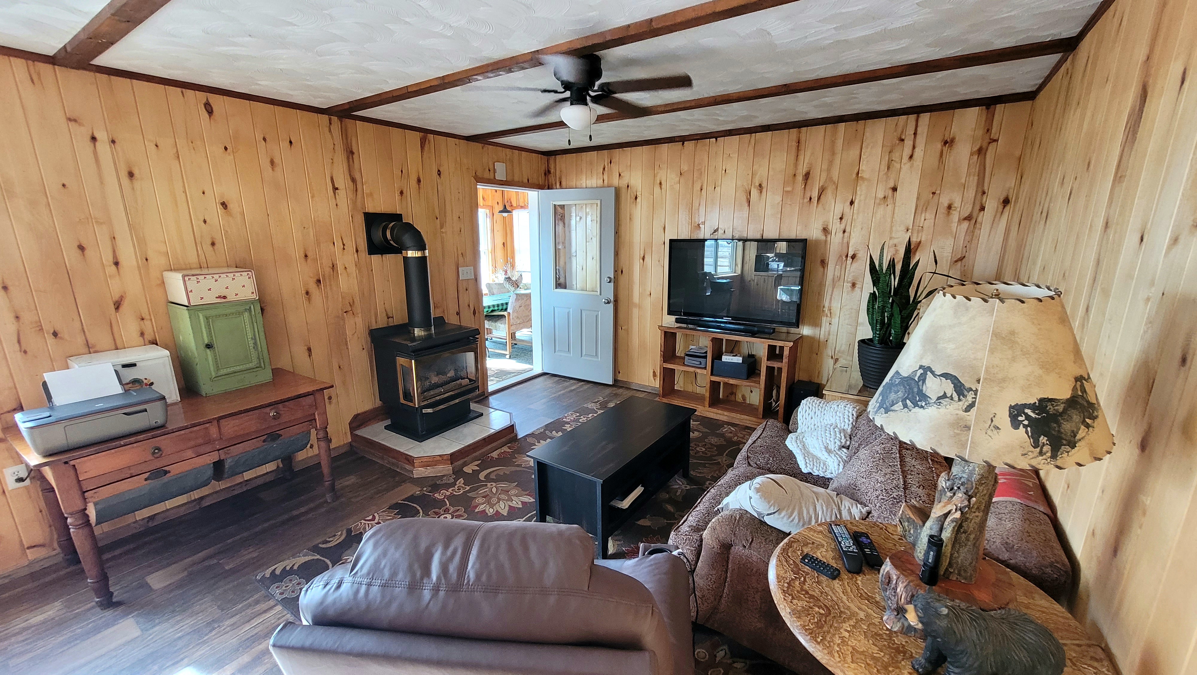 Dillon, Montana, 59725, United States, 3 Bedrooms Bedrooms, ,2 BathroomsBathrooms,Residential,For Sale,1944810