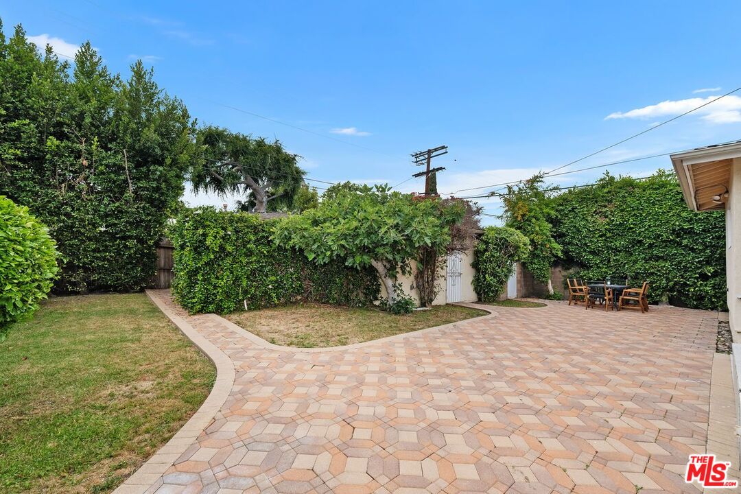Los Angeles, California, 90048, United States, 4 Bedrooms Bedrooms, ,4 BathroomsBathrooms,Residential,For Sale,1912253