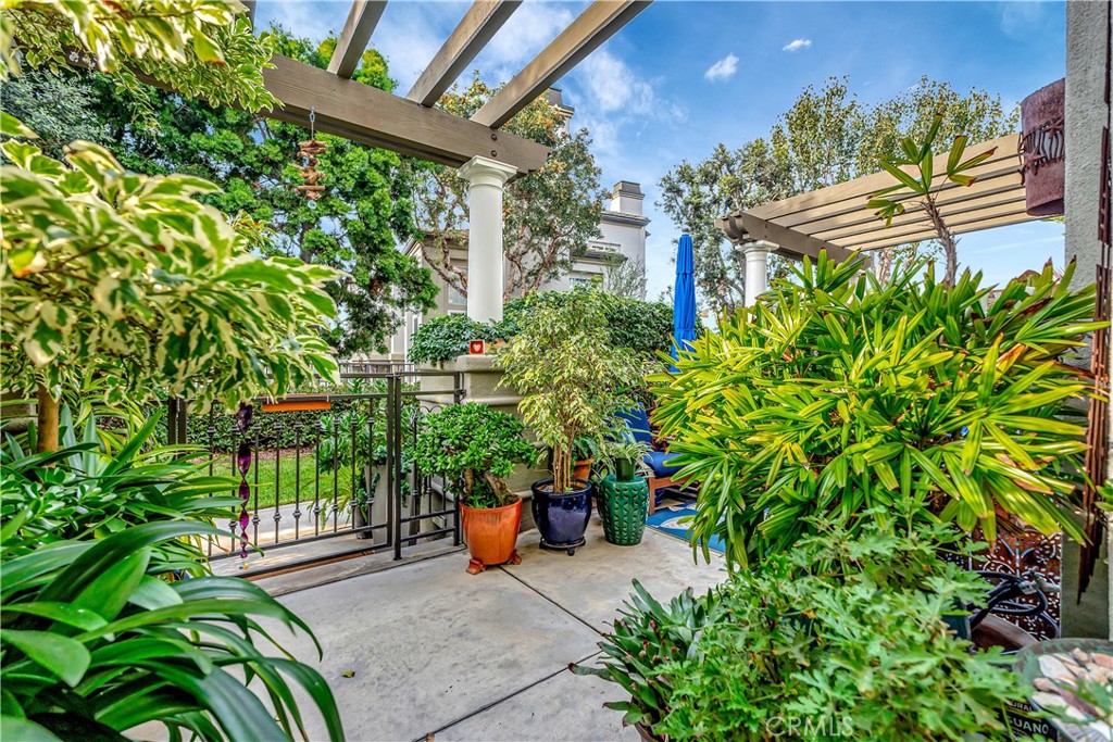 Huntington Beach, California, 92648, United States, 2 Bedrooms Bedrooms, ,3 BathroomsBathrooms,Residential,For Sale,1992033