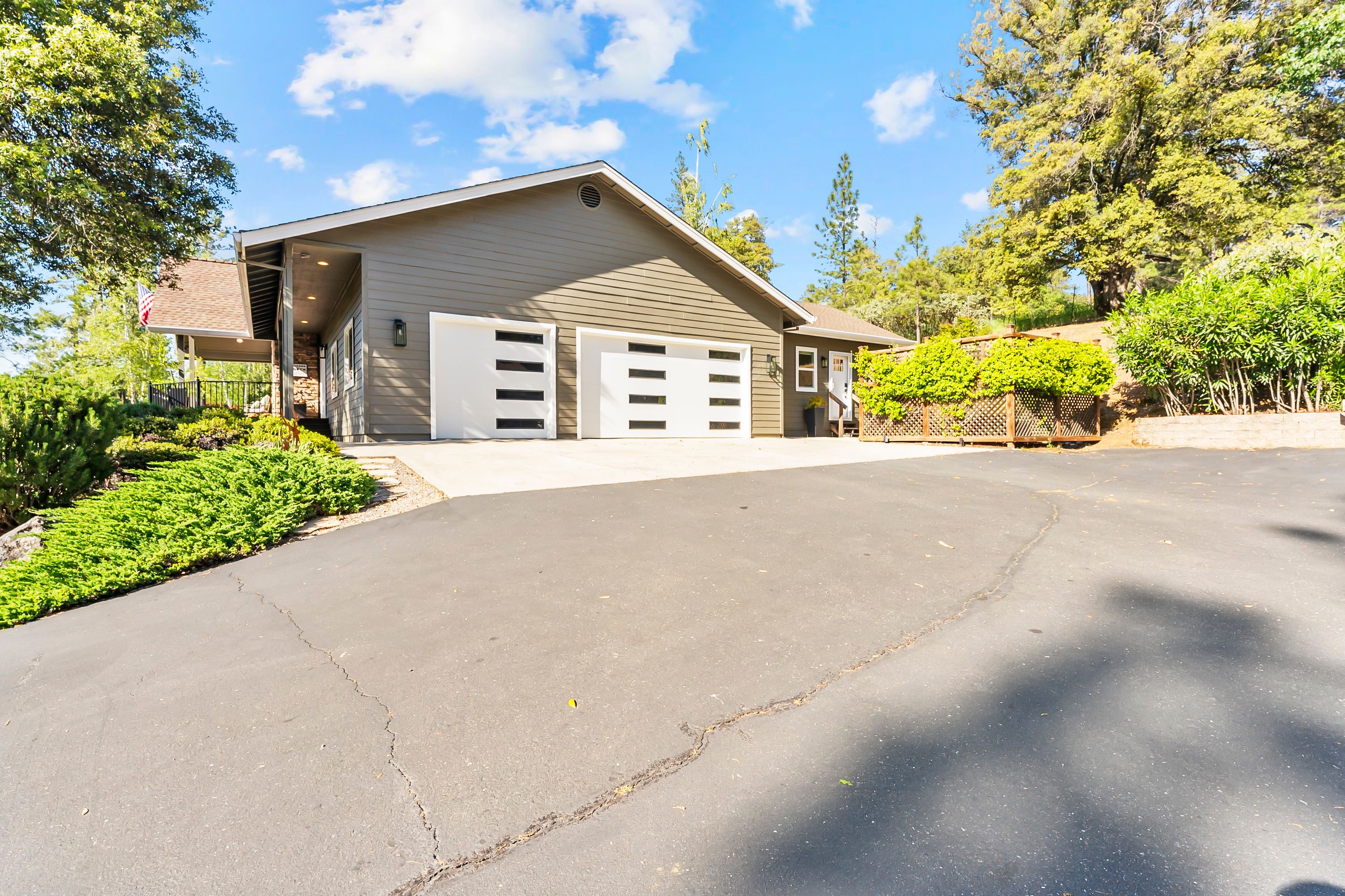  Thoughtfully Designed Living with Income Potential - 物件實景