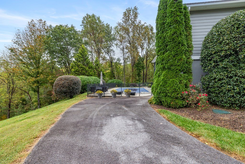 Hayesville, North Carolina, 28904, United States, 3 Bedrooms Bedrooms, ,4 BathroomsBathrooms,Residential,For Sale,1974136