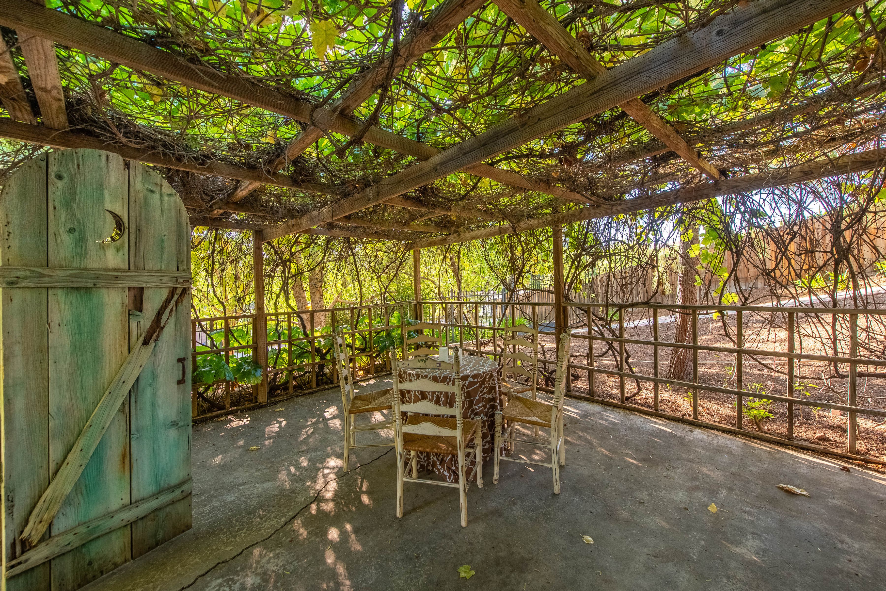  Gated Estate on Nearly 2 Acres - 物件實景