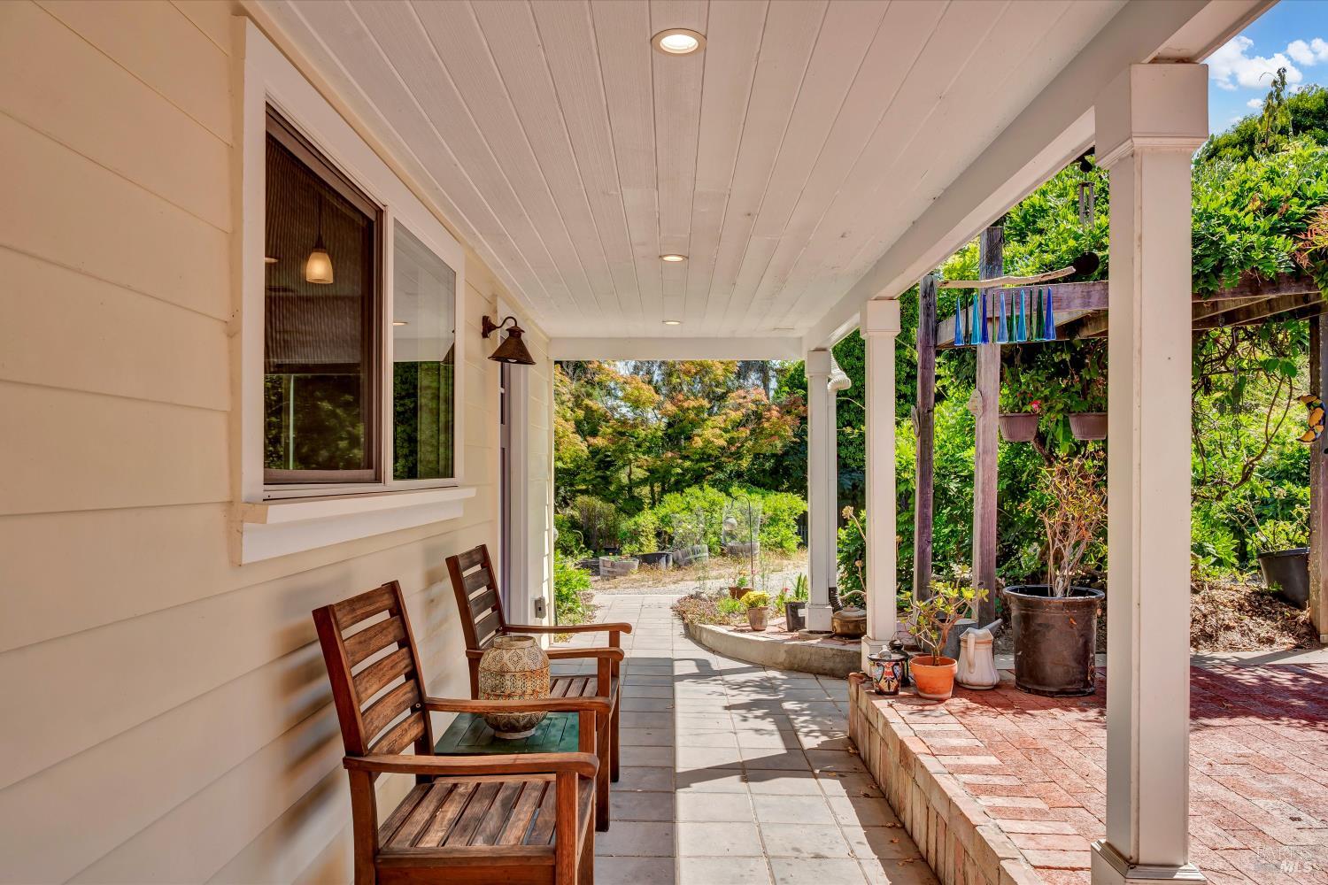 Sebastopol, California, 95472, United States, 2 Bedrooms Bedrooms, ,2 BathroomsBathrooms,Residential,For Sale,1913141