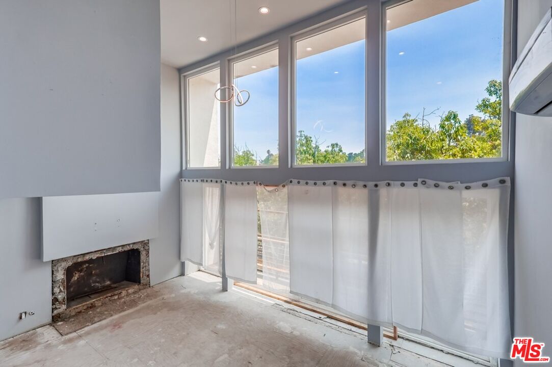Los Angeles, California, 90046, United States, 3 Bedrooms Bedrooms, ,2 BathroomsBathrooms,Residential,For Sale,1908344