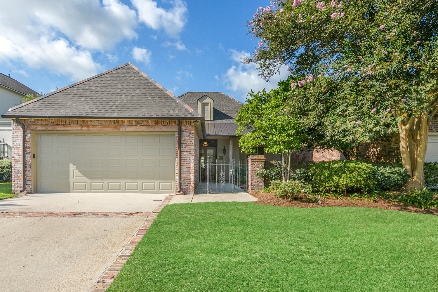 Baton Rouge, Louisiana, 70810, United States, 3 Bedrooms Bedrooms, ,3 BathroomsBathrooms,Residential,For Sale,1917502