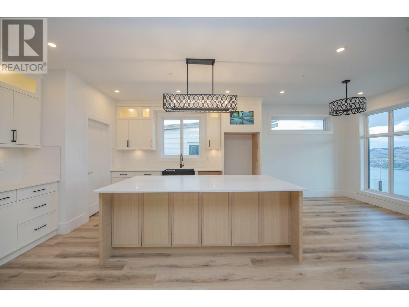VERNON, British Columbia, V1H 2K9, CA, 4 Bedrooms Bedrooms, ,4 BathroomsBathrooms,Residential,For Sale,1838504