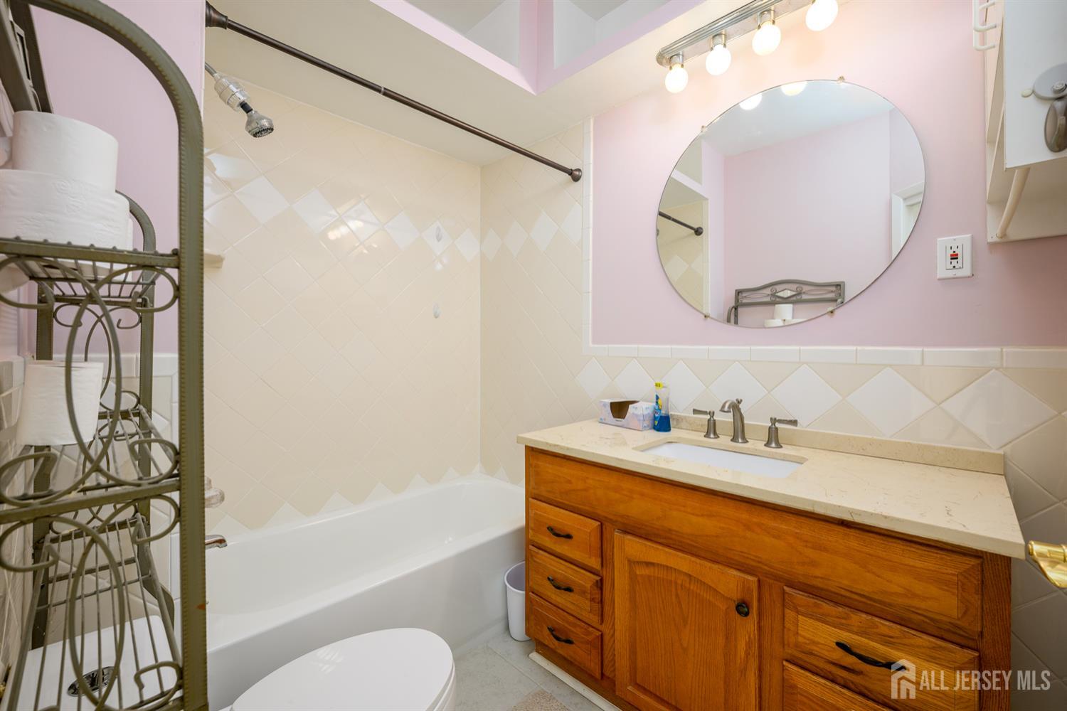 Edison, New Jersey, 08817, United States, 3 Bedrooms Bedrooms, ,2 BathroomsBathrooms,Residential,For Sale,1958154