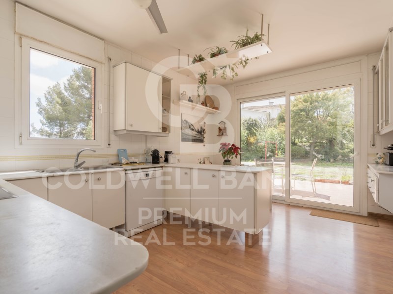 Barcelona, Cerdanyola del Vall?s, Bellaterra Barce, Cerdanyola del Vallès, Catalonia, ES, 9 Bedrooms Bedrooms, ,6 BathroomsBathrooms,Residential,For Sale,Barcelona, Cerdanyola del Vall?s, Bellaterra Barce,1481961