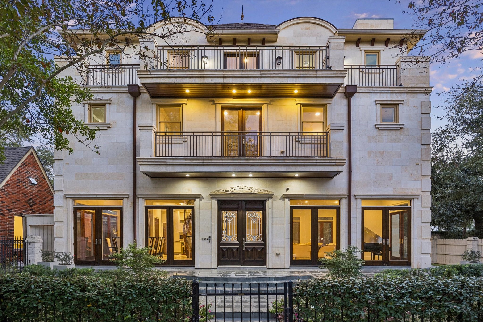  2247 Bartlett Street - 物件實景