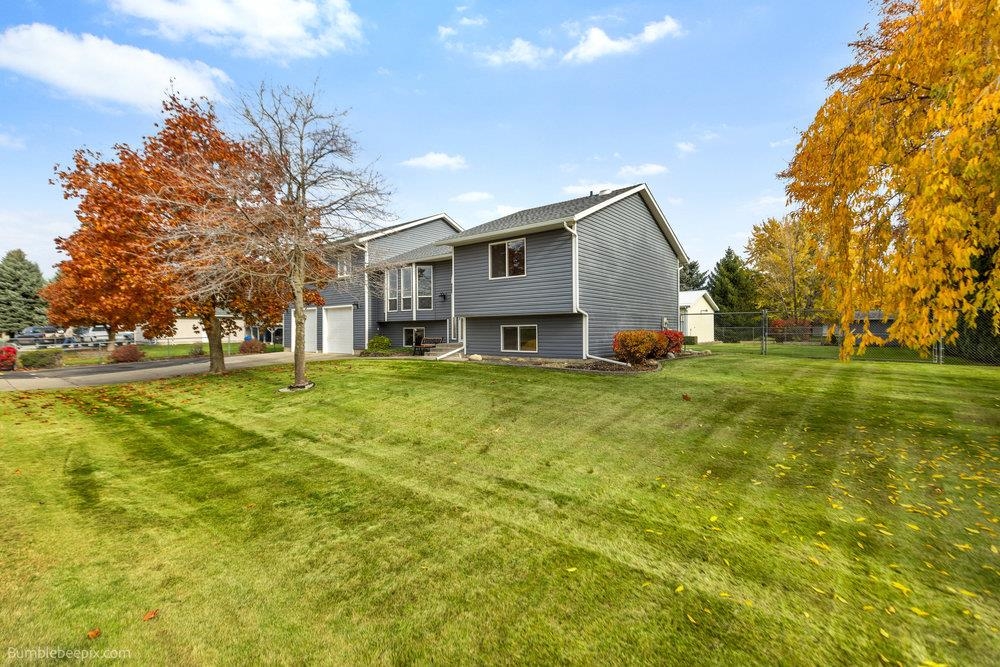 Newman Lake, Washington, 99025, United States, 4 Bedrooms Bedrooms, ,2 BathroomsBathrooms,Residential,For Sale,1987329