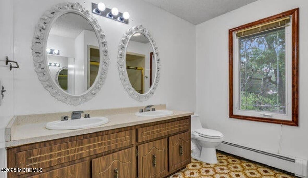 Toms River, New Jersey, 08753, United States, 5 Bedrooms Bedrooms, ,5 BathroomsBathrooms,Residential,For Sale,1930483