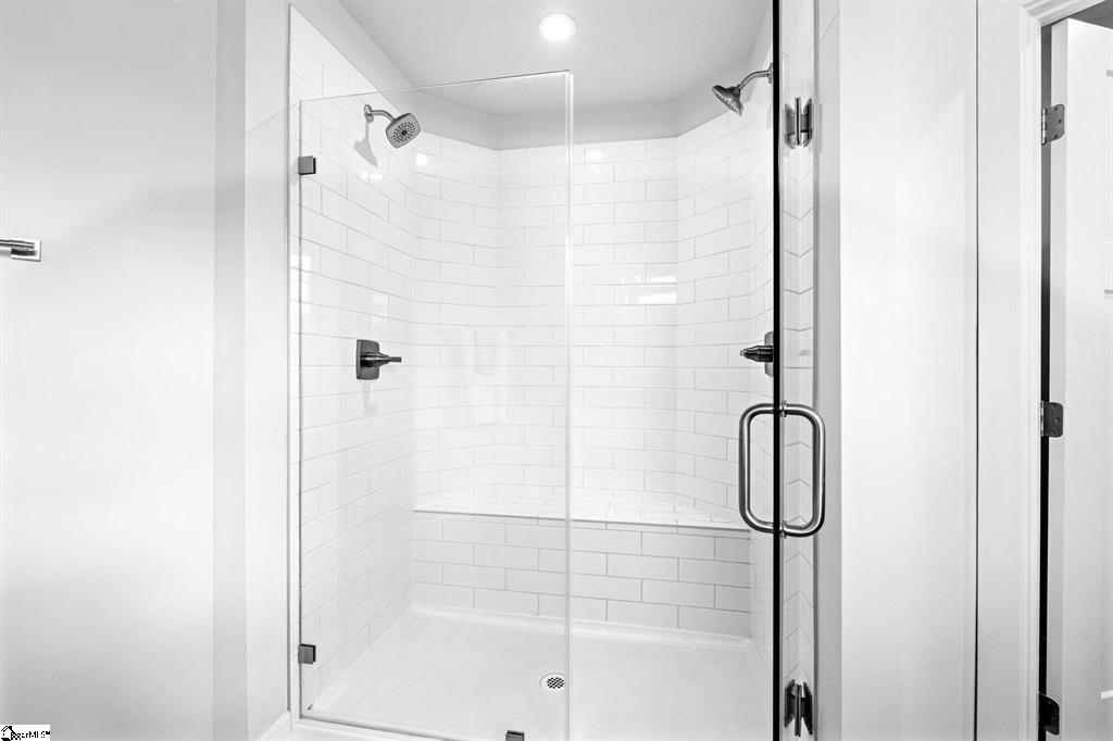 Greenville, South Carolina, 29607, United States, 6 Bedrooms Bedrooms, ,4 BathroomsBathrooms,Residential,For Sale,1986555