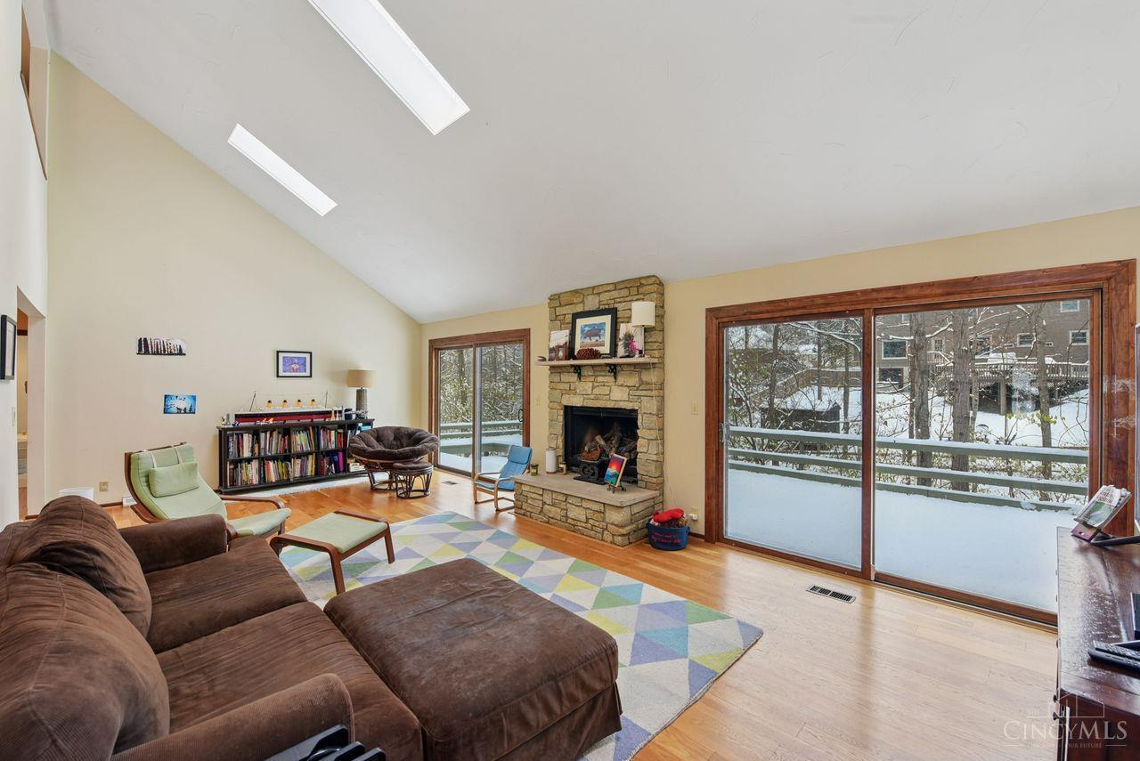 Anderson Twp, Ohio, 45255, United States, 4 Bedrooms Bedrooms, ,3 BathroomsBathrooms,Residential,For Sale,2001955