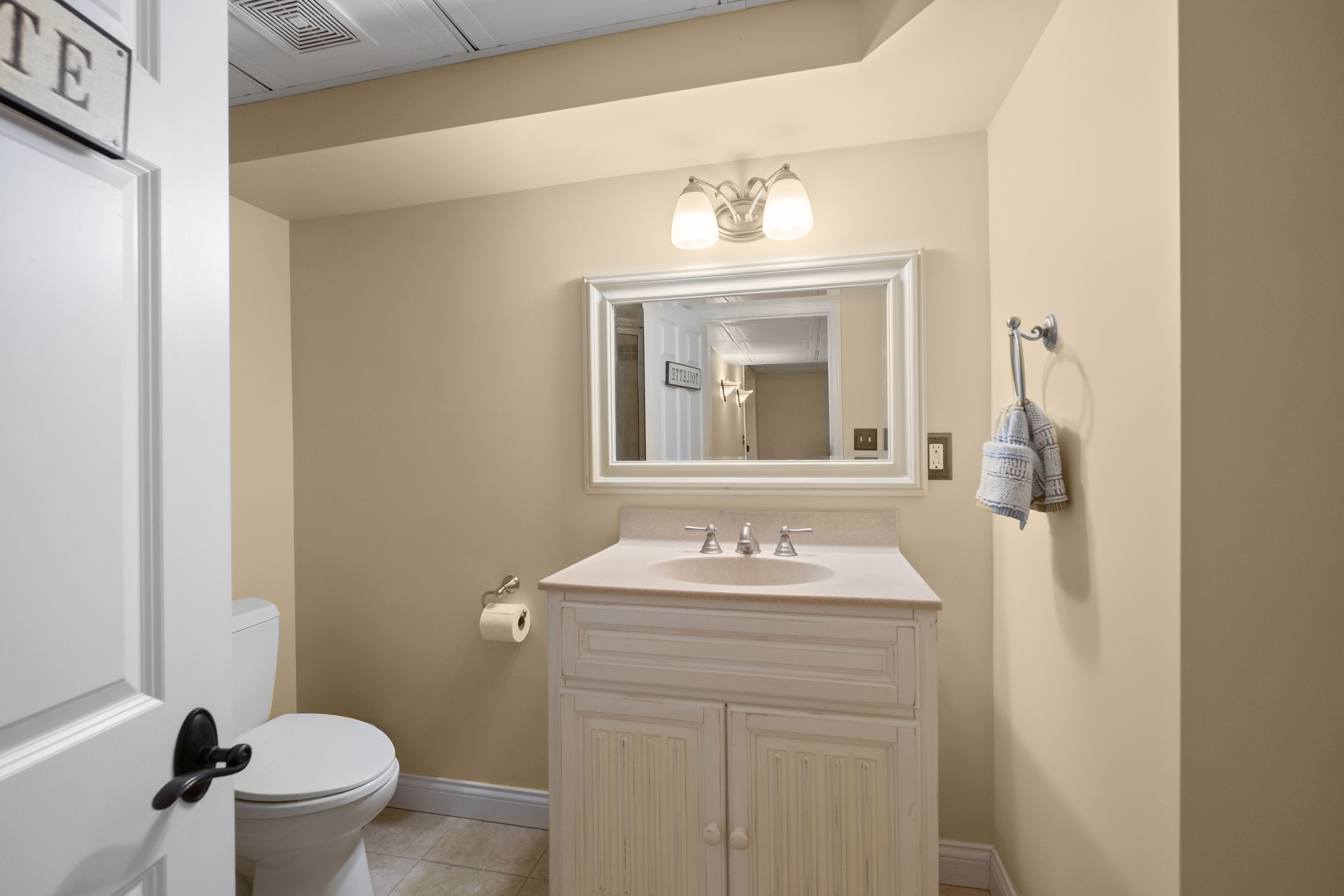  Welcome to this highly sought after home in Carberry Place l - 物件實景