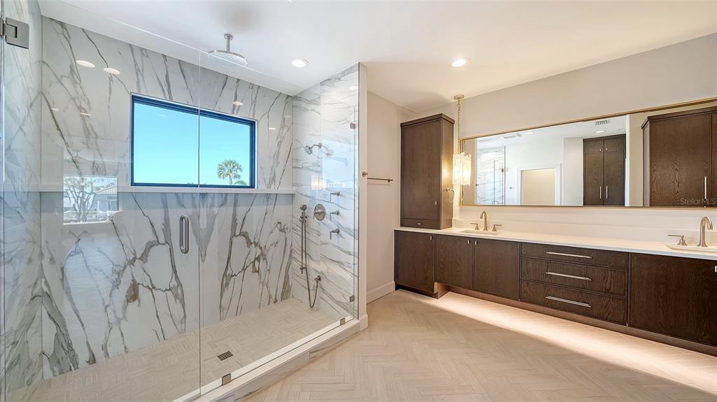 Longboat Key, Florida, 34228, United States, 4 Bedrooms Bedrooms, ,4 BathroomsBathrooms,Residential,For Sale,1751761