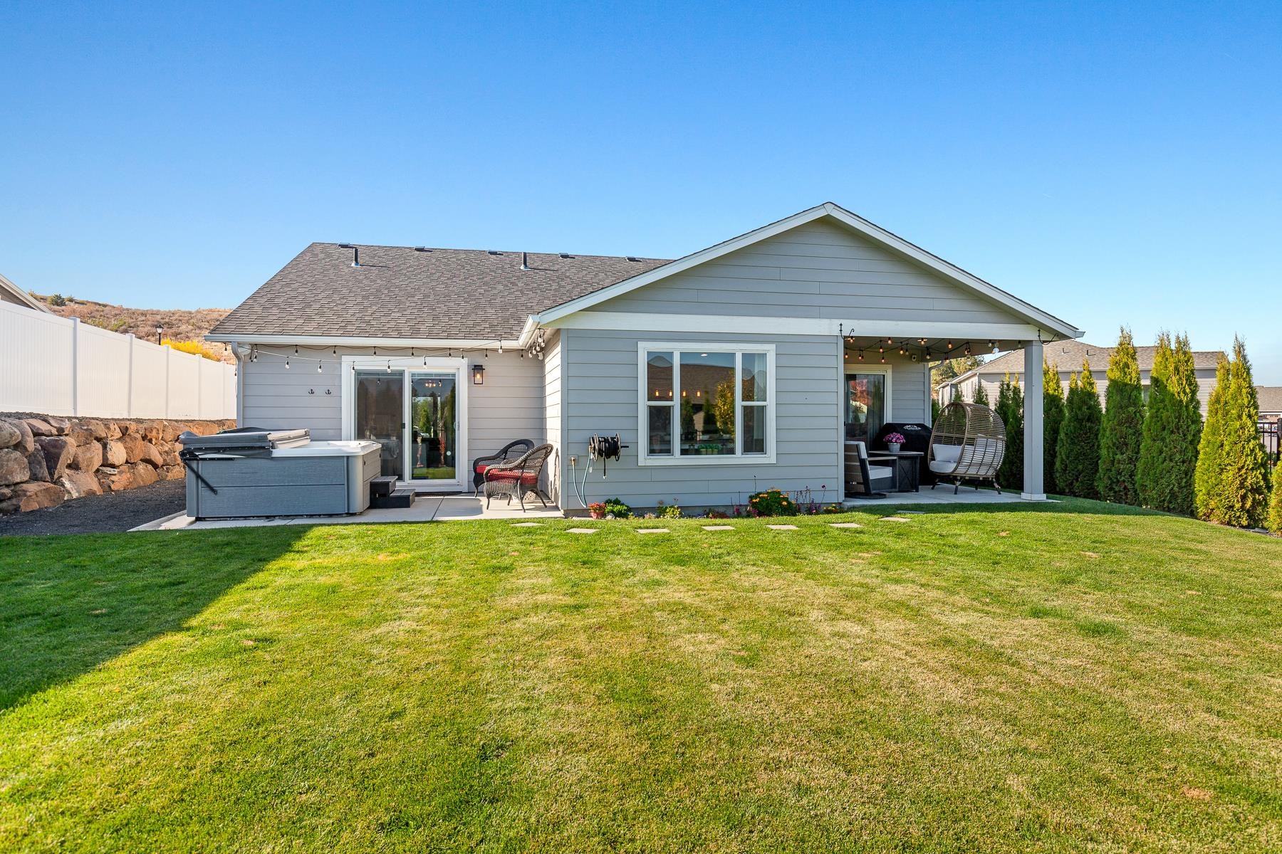 Greenacres, Washington, 99016, United States, 3 Bedrooms Bedrooms, ,2 BathroomsBathrooms,Residential,For Sale,1988561