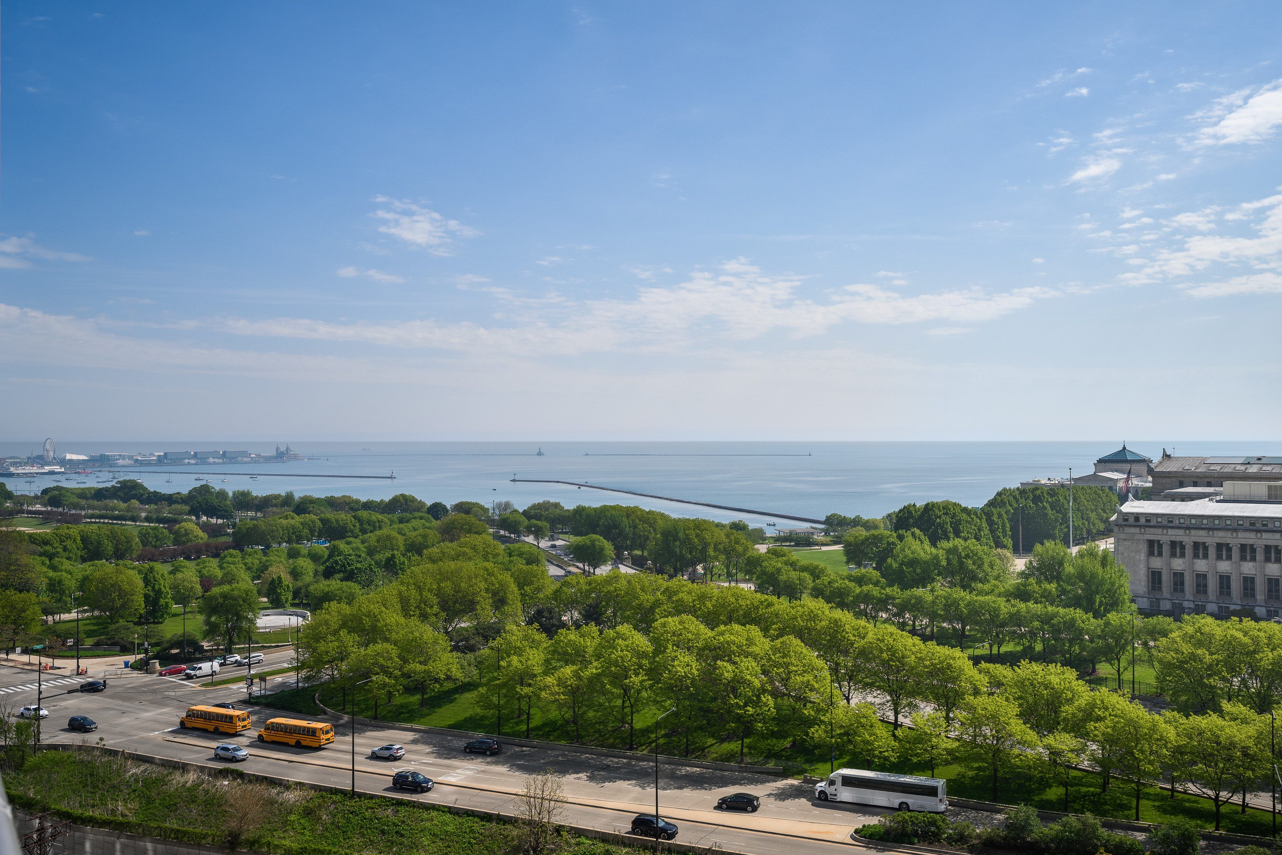  Sweeping Panoramic Views of Lake Michigan, Museum Campus, and Soldier Field - 物件實景