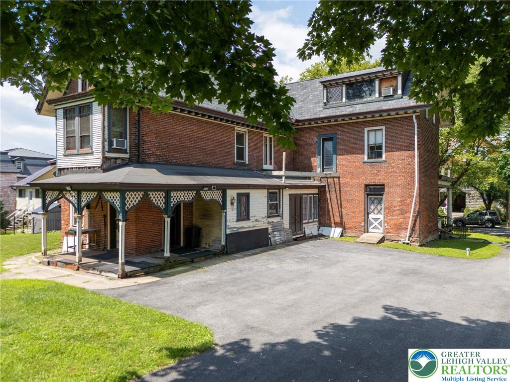 Jim Thorpe Boro, Pennsylvania, 18229, United States, 7 Bedrooms Bedrooms, ,3 BathroomsBathrooms,Residential,For Sale,1903669