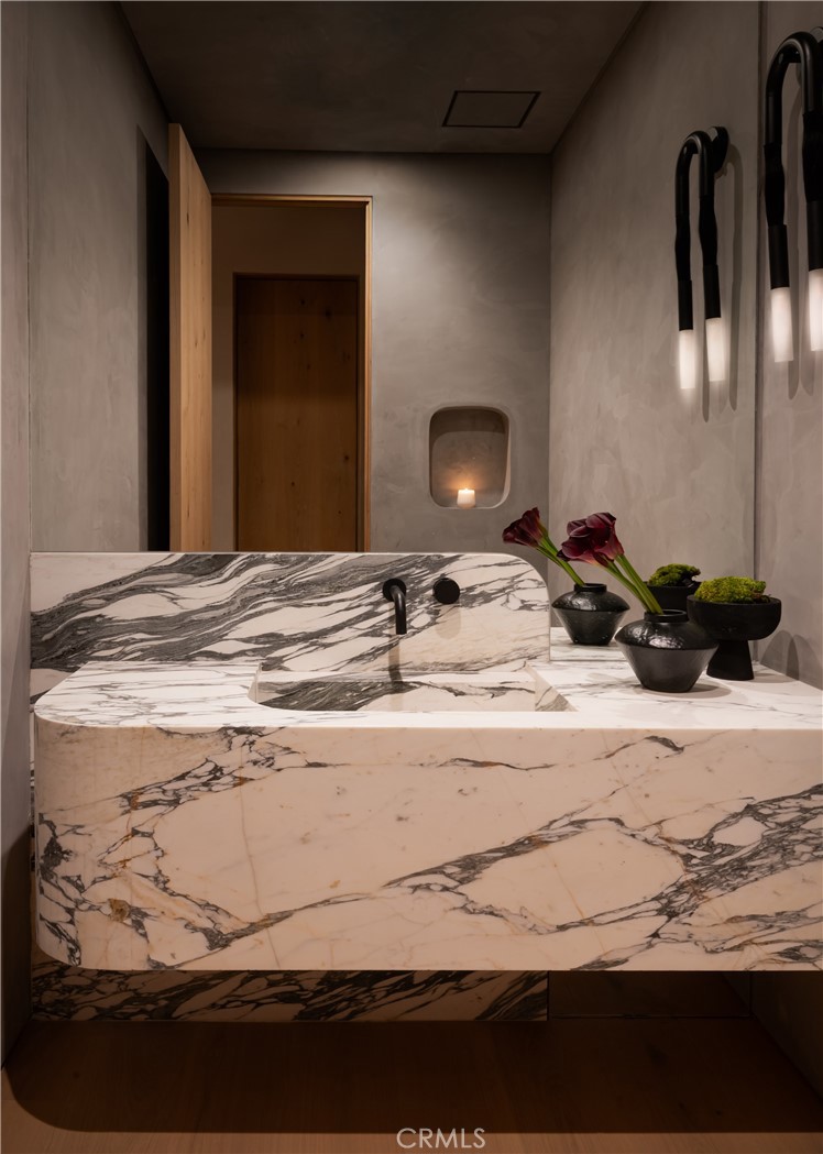 Sherman Oaks, California, 91423, United States, 6 Bedrooms Bedrooms, ,7 BathroomsBathrooms,Residential,For Sale,1990929