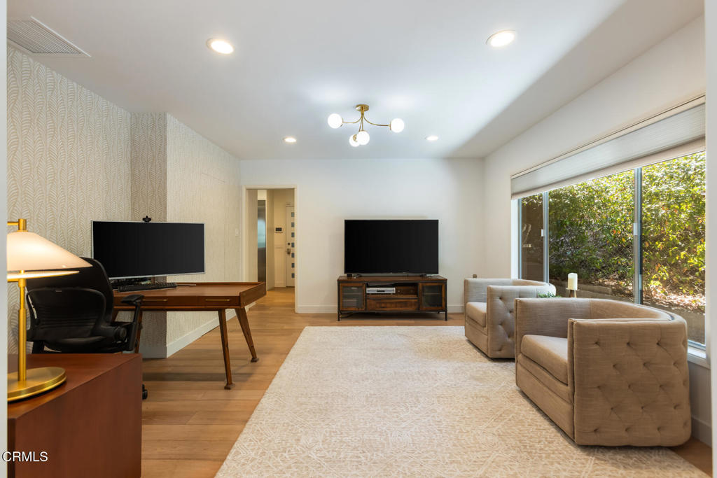 La Canada Flintridge, California, 91011, United States, 3 Bedrooms Bedrooms, ,3 BathroomsBathrooms,Residential,For Sale,1941612