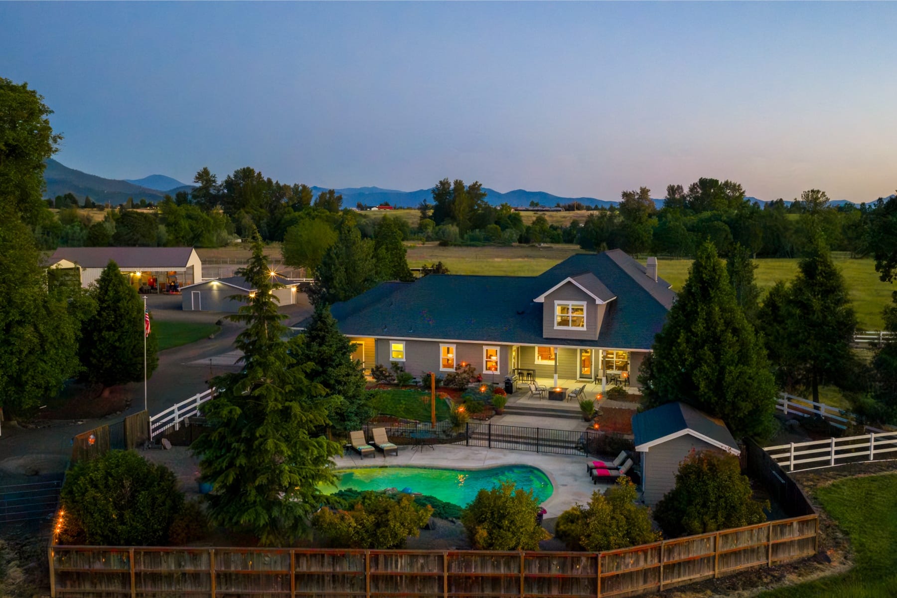  163 Hidden Valley Drive Eagle Point, OR 97524 - 物件實景