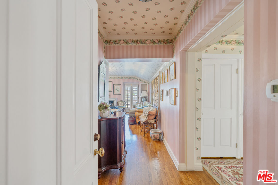 Los Angeles, California, 90004, United States, 6 Bedrooms Bedrooms, ,7 BathroomsBathrooms,Residential,For Sale,1907510