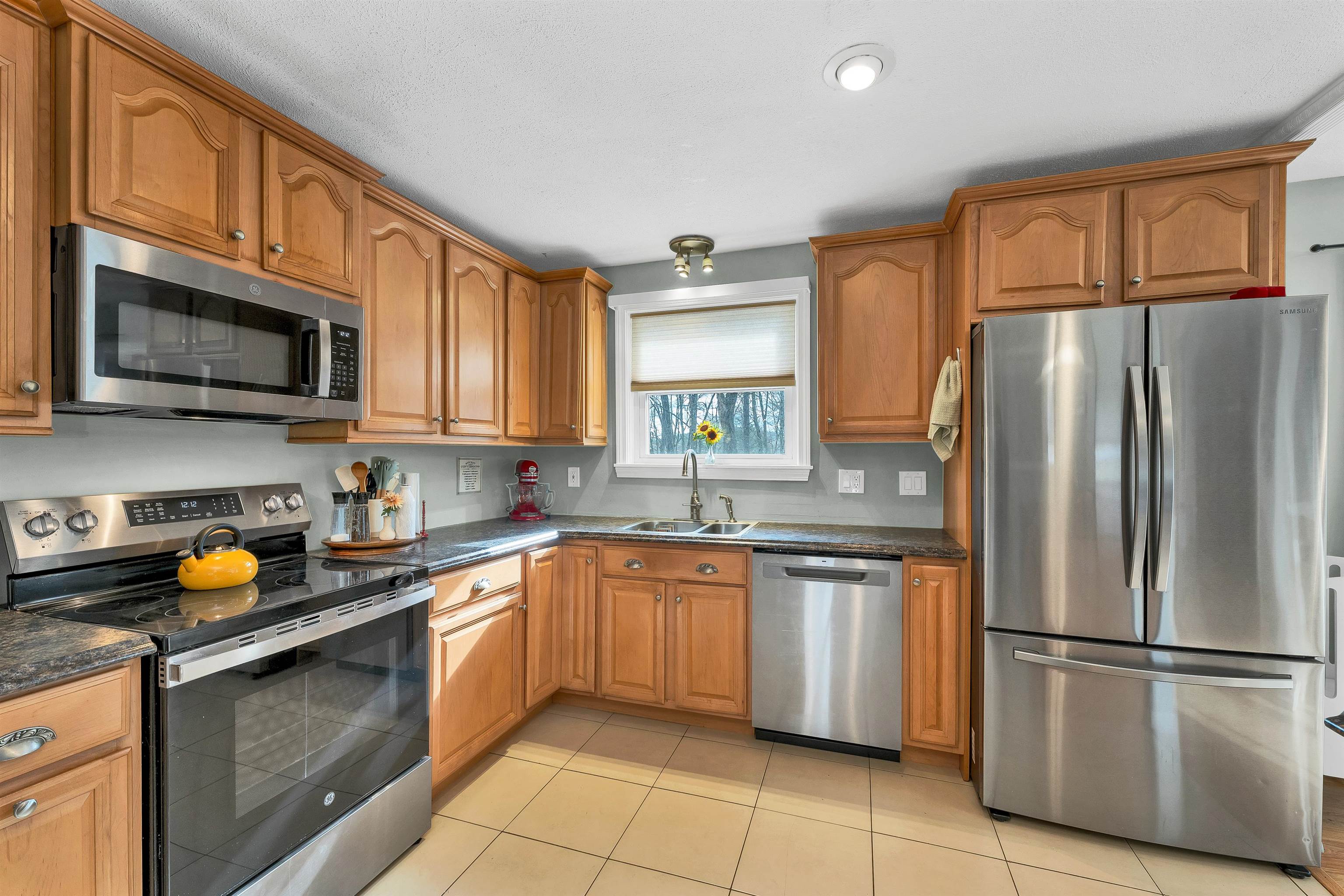 Hooksett, New Hampshire, 03106, United States, 3 Bedrooms Bedrooms, ,2 BathroomsBathrooms,Residential,For Sale,1992104