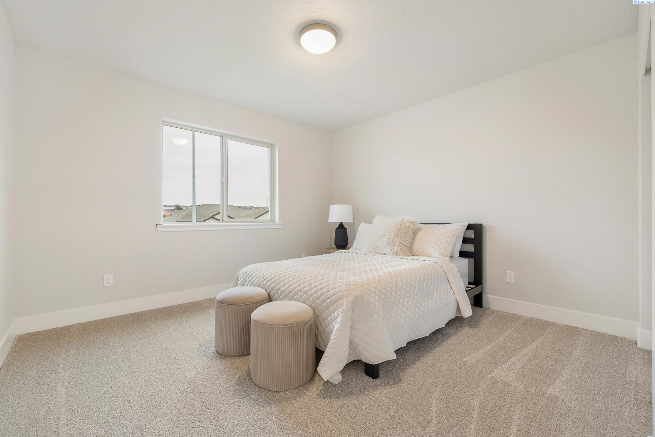 Kennewick, Washington, 99338, United States, 4 Bedrooms Bedrooms, ,1 BathroomBathrooms,Residential,For Sale,1890128