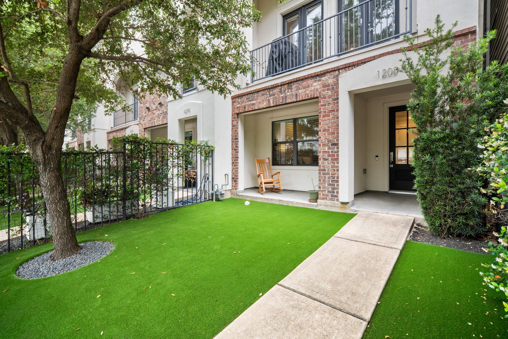  1208 W Dallas Street - 物件實景