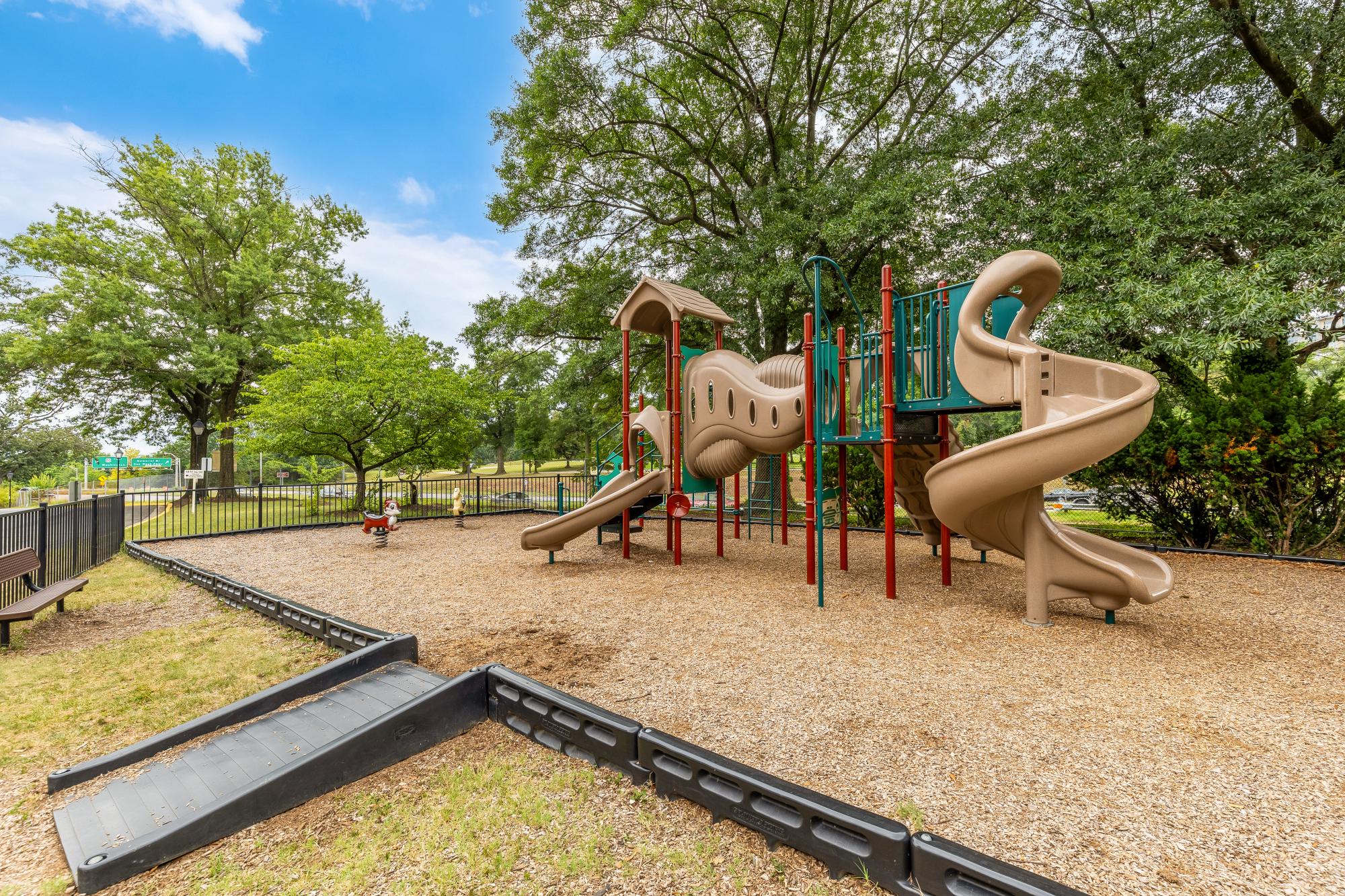  1021 Arlington Boulevard, Arlington, VA, 22209 - 物件實景