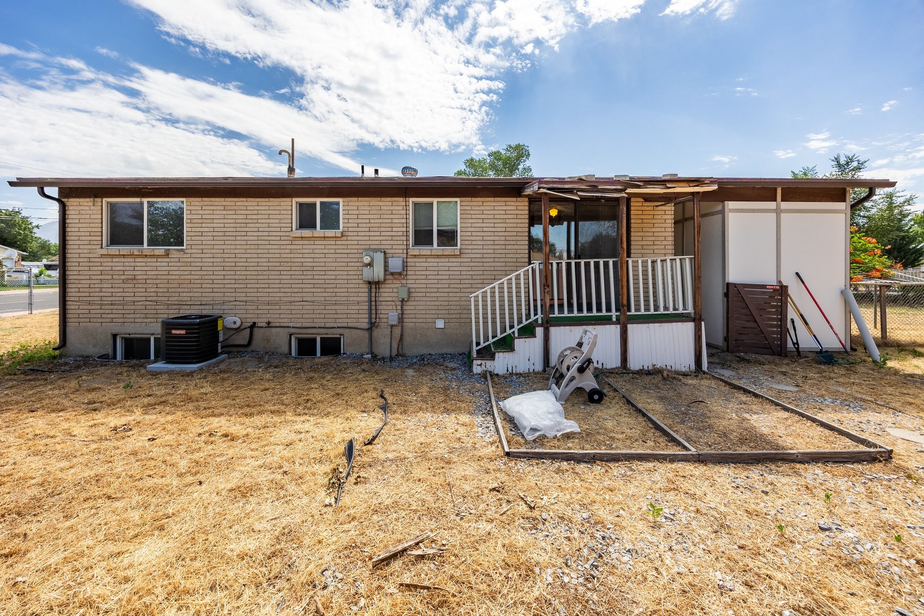  Investor Opportunity in Sandy: Below Market Value, Huge Upside Potential - 物件實景