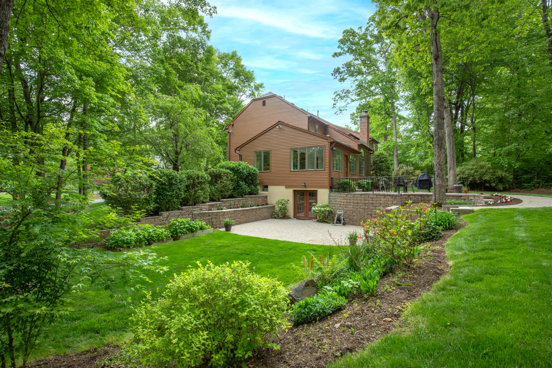  Exceptional Colonial Home Located in a Remarkable Setting - 物件實景