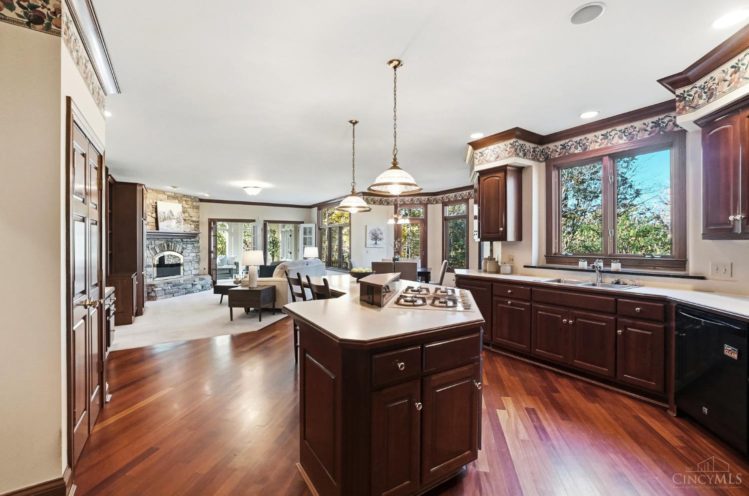 Anderson Twp, Ohio, 45230, United States, 5 Bedrooms Bedrooms, ,6 BathroomsBathrooms,Residential,For Sale,1988245