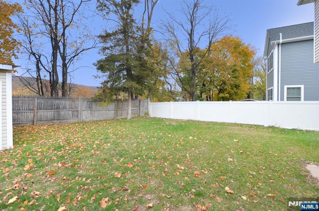 Mahwah, New Jersey, 07430, United States, 4 Bedrooms Bedrooms, ,3 BathroomsBathrooms,Residential,For Sale,1989324