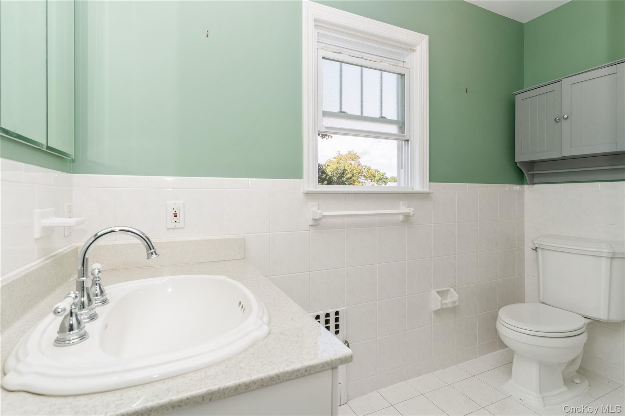 Lynbrook, New York, 11563, United States, 3 Bedrooms Bedrooms, ,2 BathroomsBathrooms,Residential,For Sale,1941758