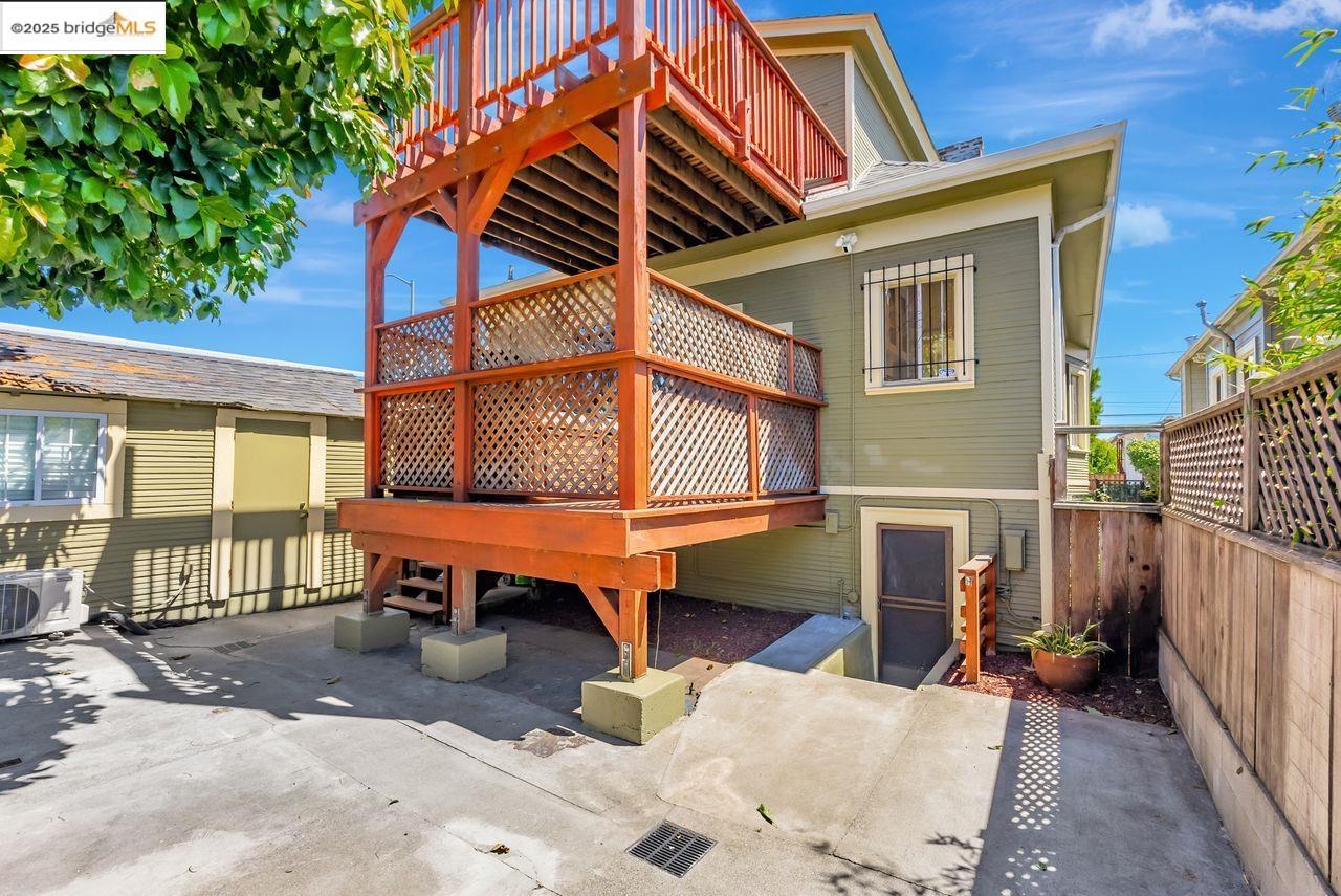 Oakland, California, 94608, United States, 6 Bedrooms Bedrooms, ,3 BathroomsBathrooms,Residential,For Sale,1939780