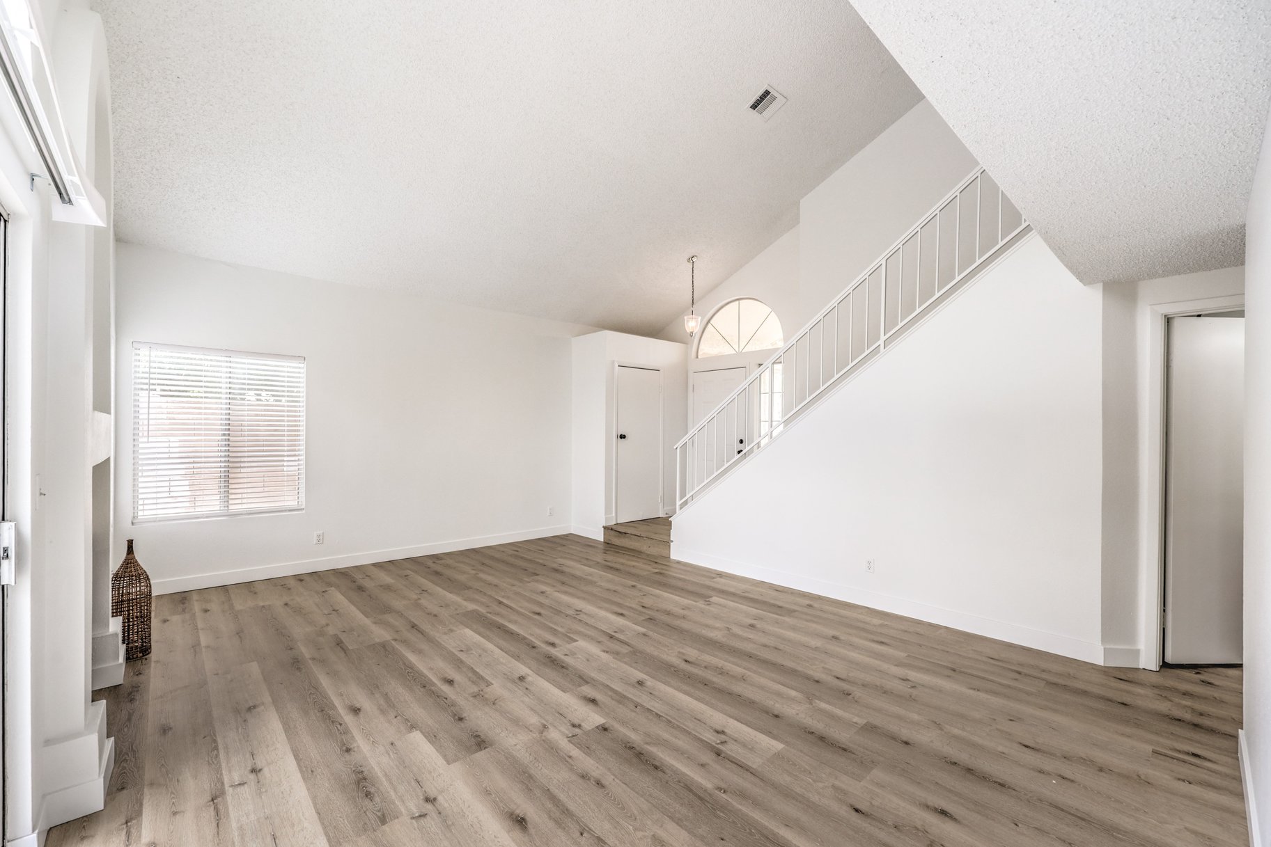  Fresh, Spacious & Move-In Ready — Green Valley Home on an Oversized Lot - 物件實景