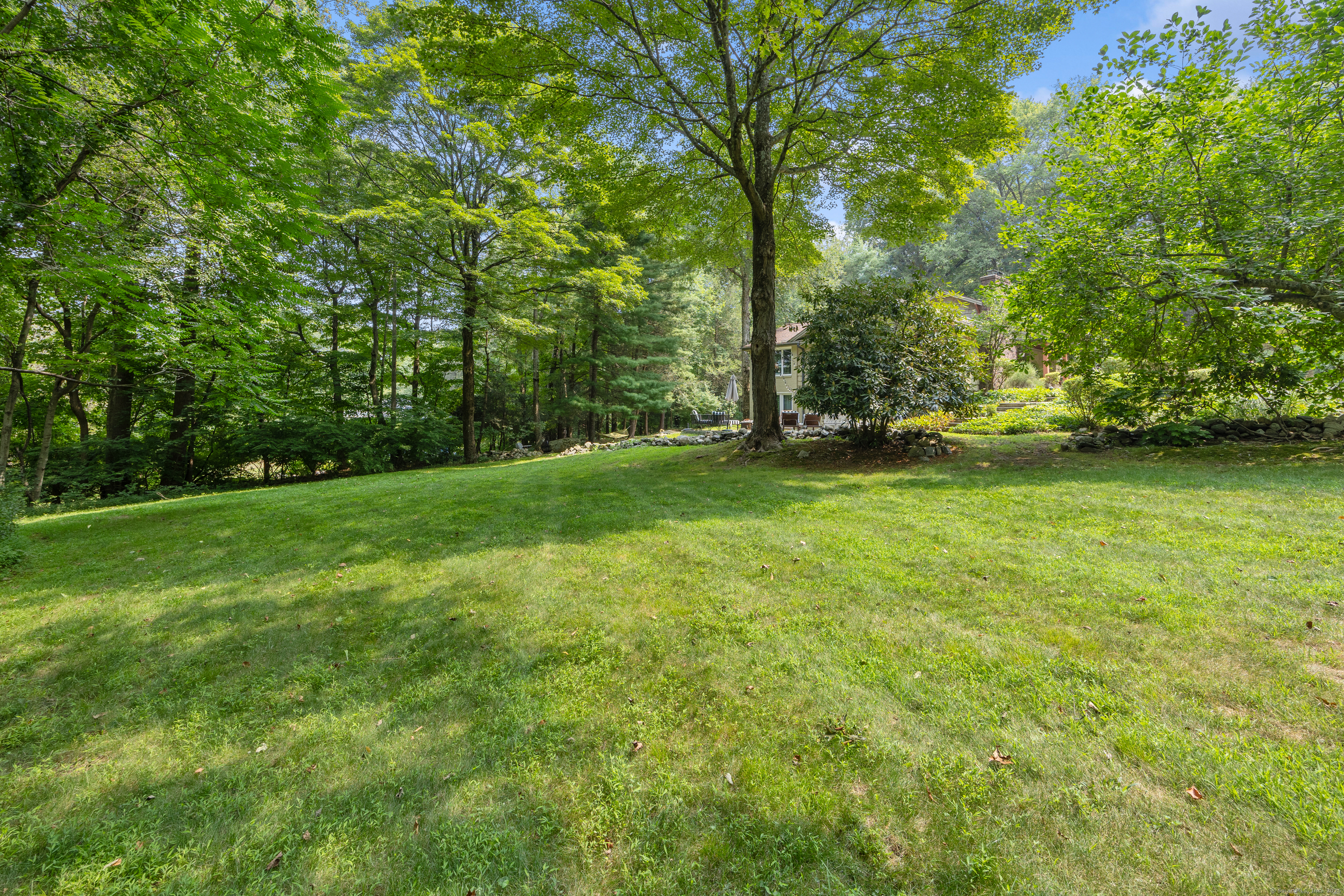 Woodbridge, Connecticut, 06525, United States, 3 Bedrooms Bedrooms, ,4 BathroomsBathrooms,Residential,For Sale,1912137