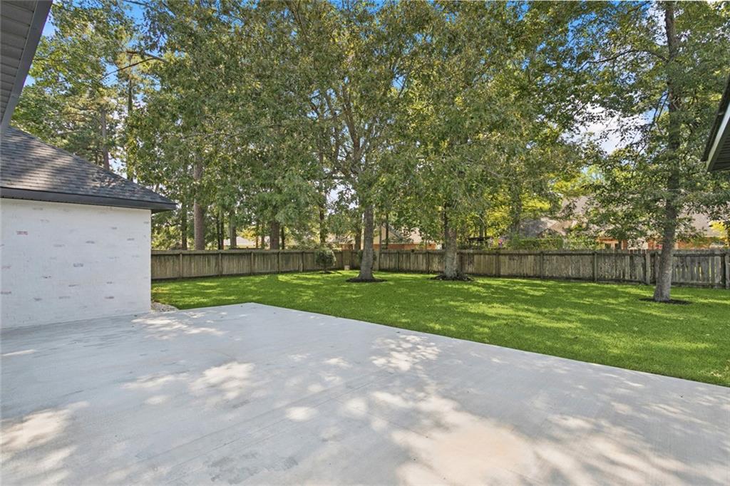 Mandeville, Louisiana, 70471, United States, 5 Bedrooms Bedrooms, ,3 BathroomsBathrooms,Residential,For Sale,1947067