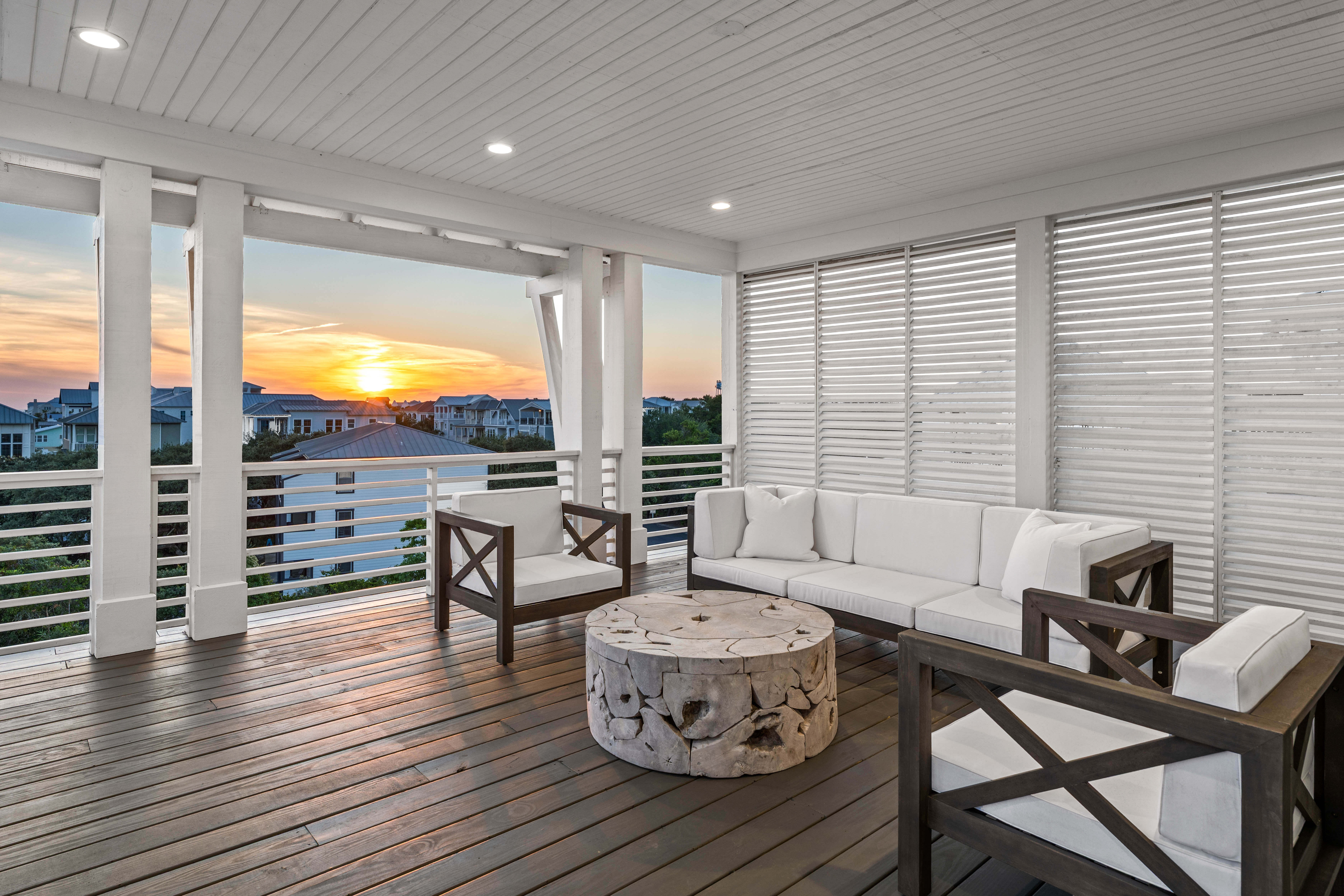  Four-Level Coastal Estate with Gulf Views in Exclusive Mala Beach - 物件實景