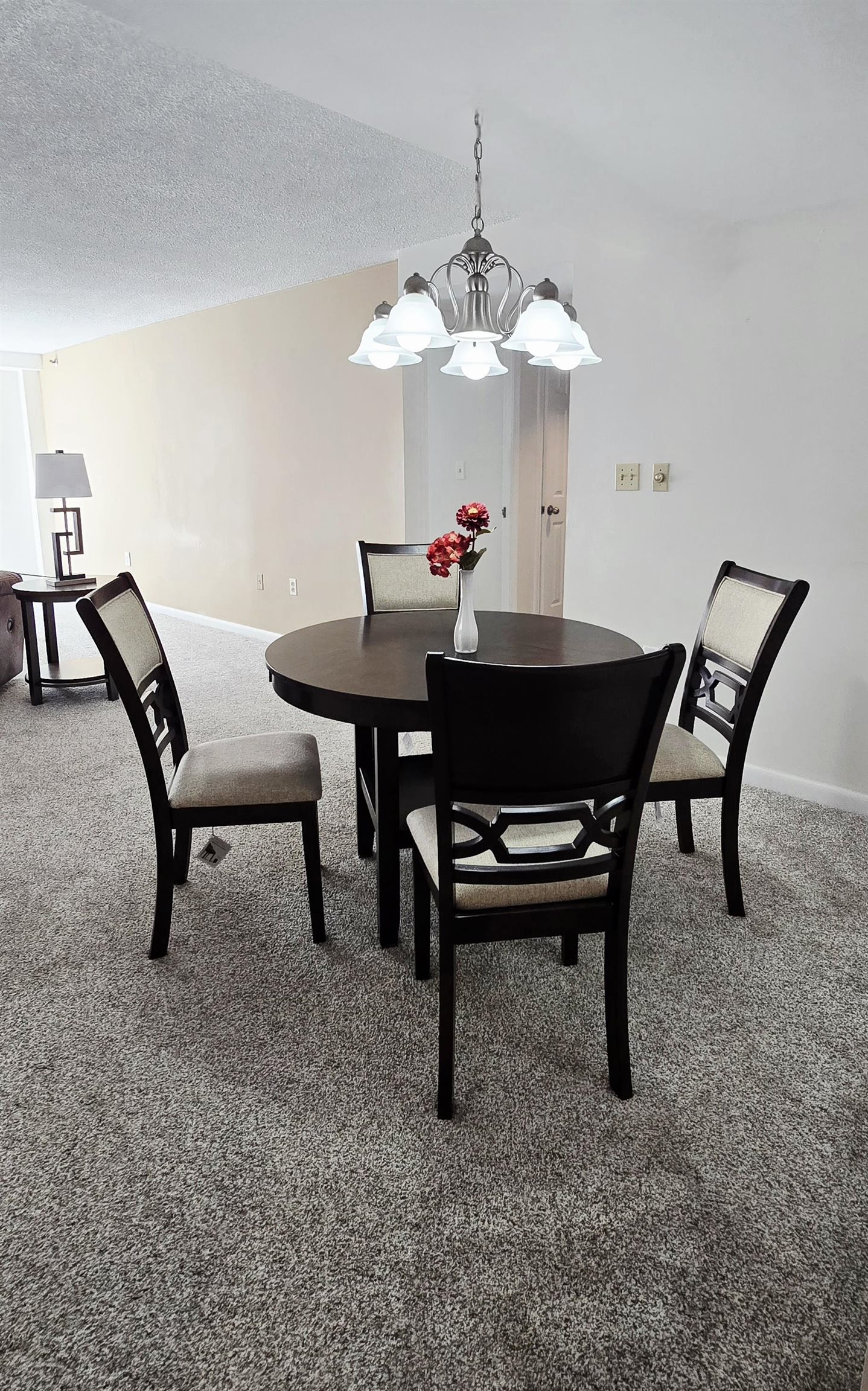 Portsmouth, New Hampshire, 03801, United States, 2 Bedrooms Bedrooms, ,1 BathroomBathrooms,Residential,For Sale,1838019